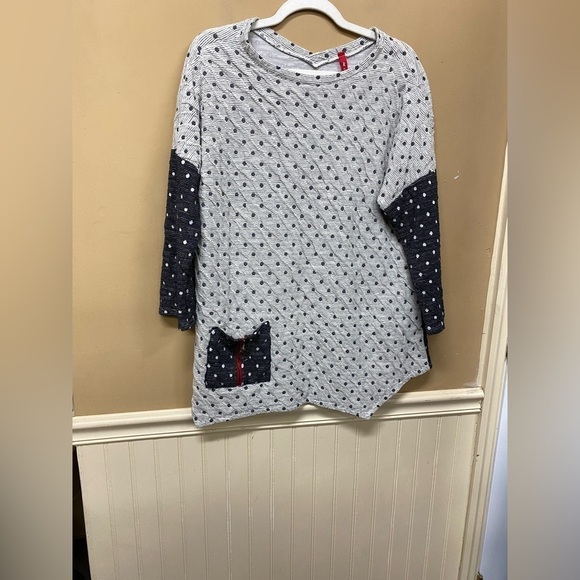 IC BY CONNIE K COLLECTION Textured Polka Dot Zipper Tunic Top Size M - Picture 1 of 6